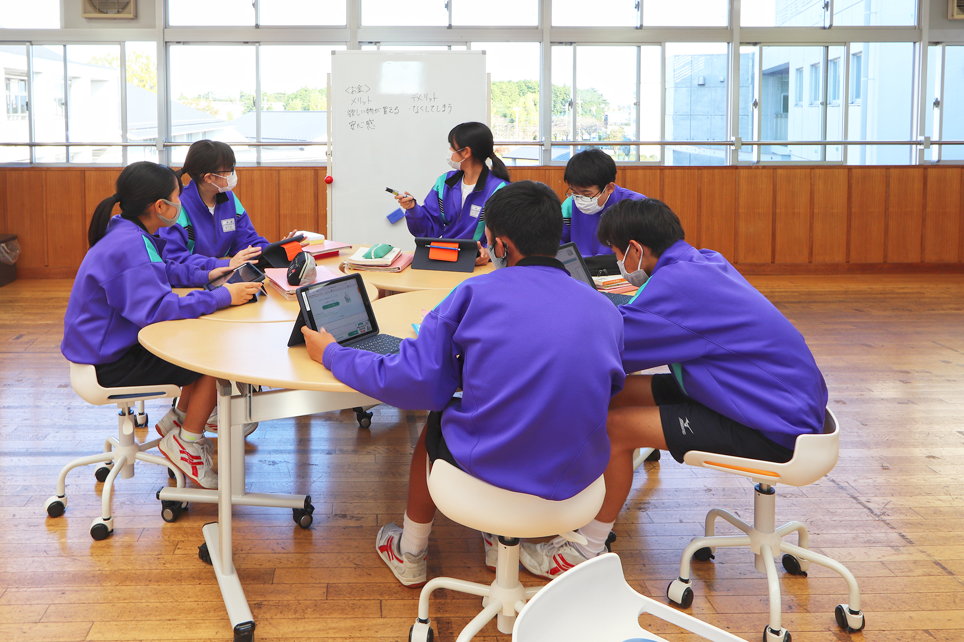 成田市立西中学校｜アクティブラーニング教室関連｜導入事例｜株式会社