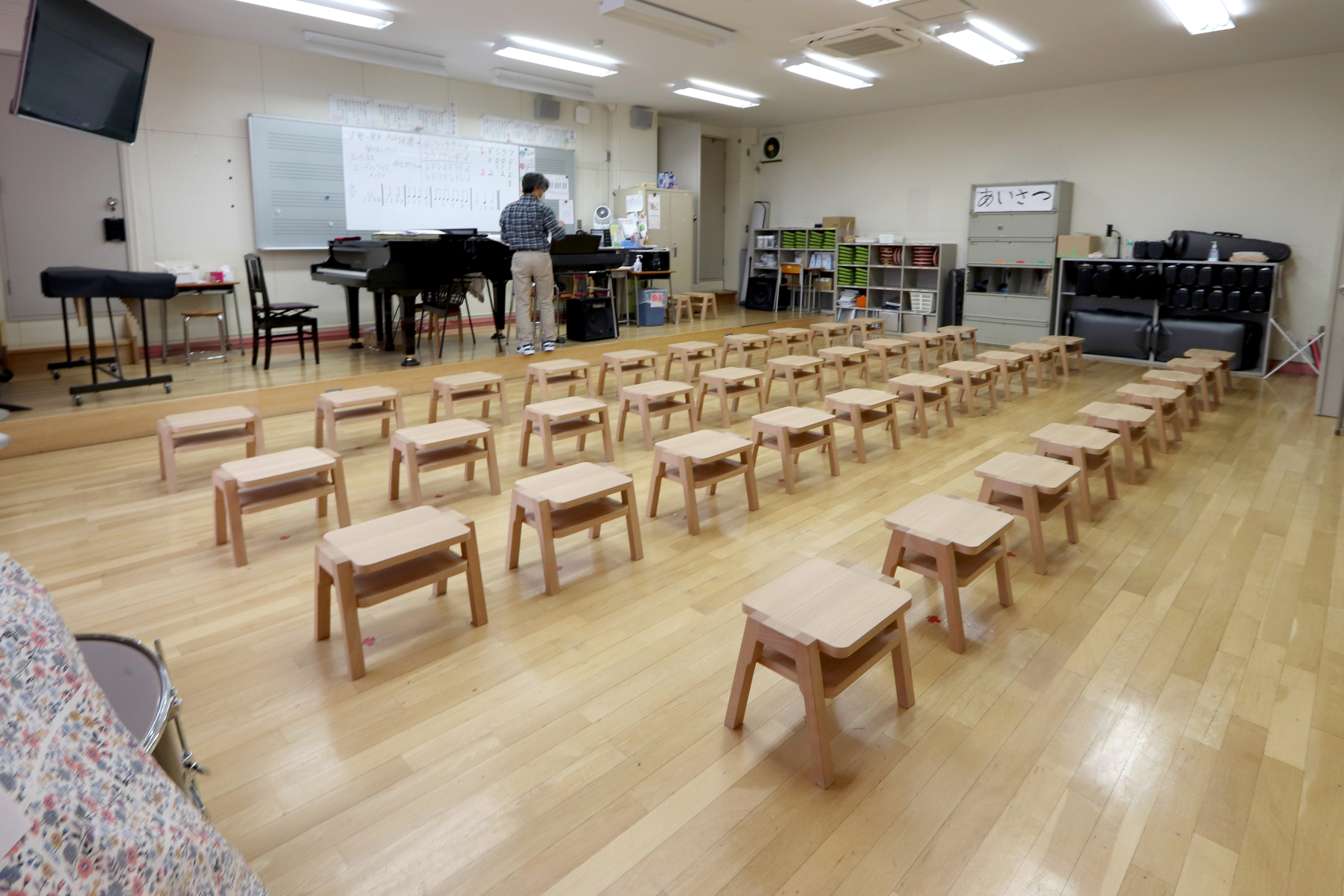 らっくん2｜教卓｜チェア・スツール｜製品｜株式会社ガイア