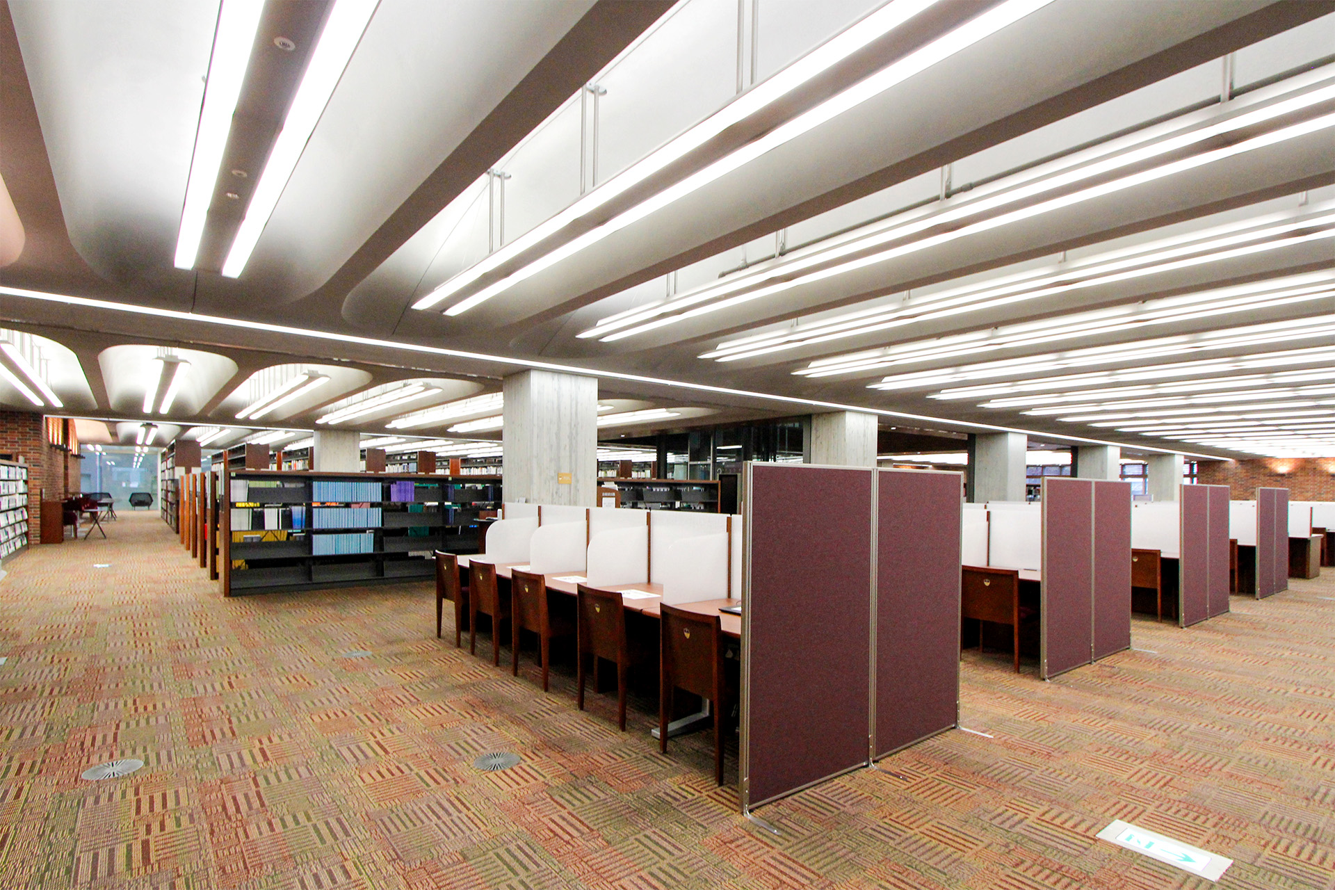 立教大学 池袋図書館｜プロダクト/その他｜導入事例｜株式会社ガイア