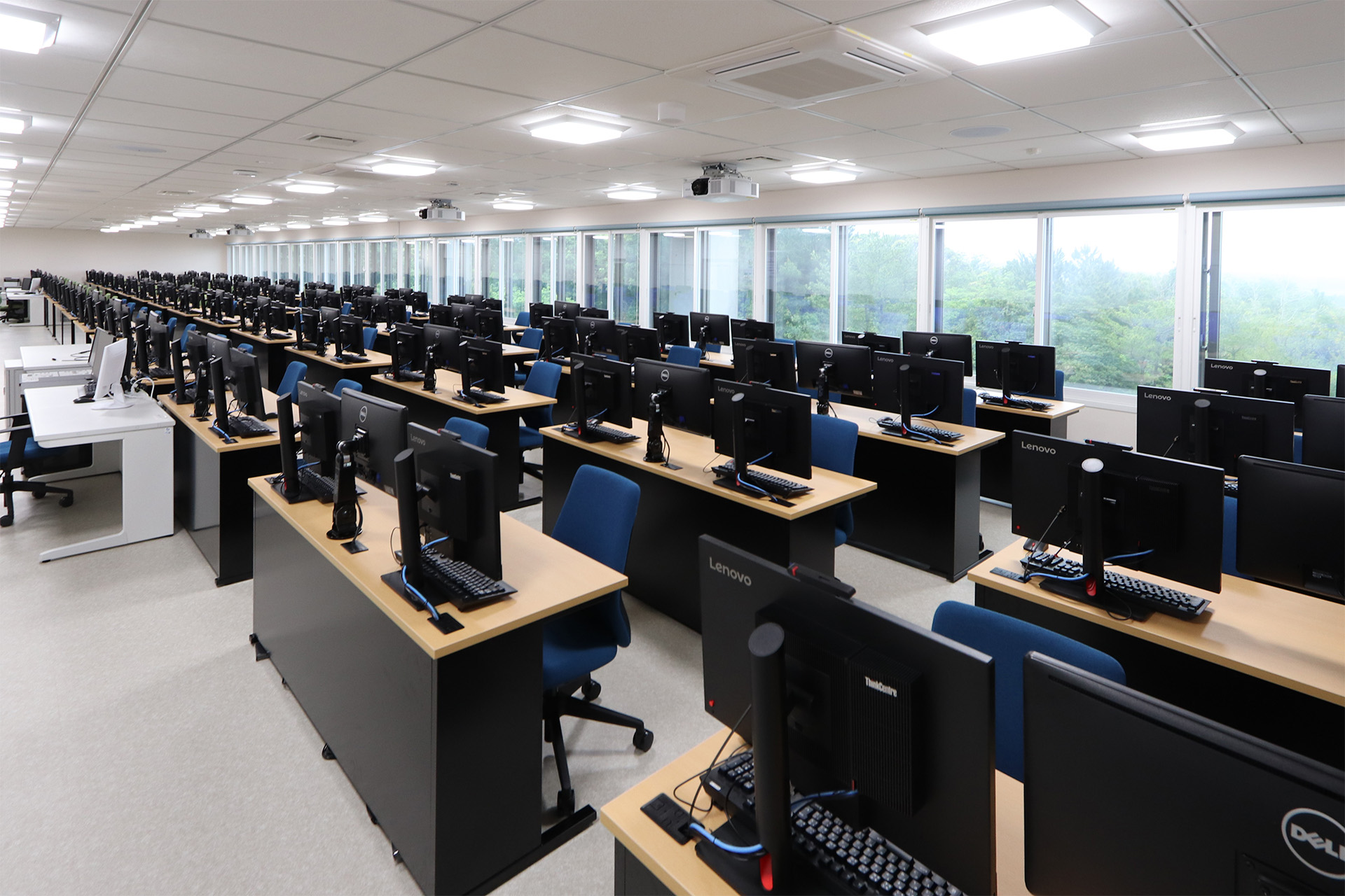名桜大学｜パソコン教室｜導入事例｜株式会社ガイアエデュケーション