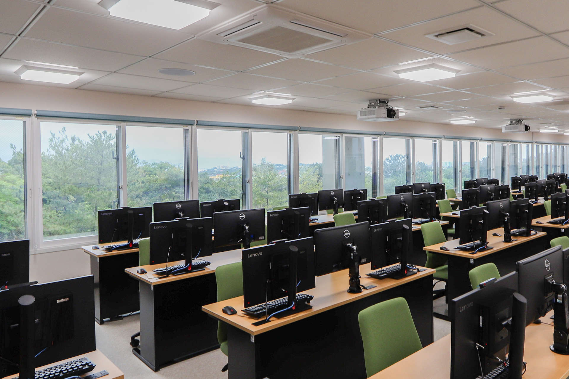 名桜大学｜パソコン教室｜導入事例｜株式会社ガイアエデュケーション
