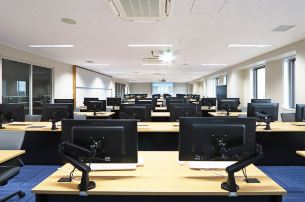 三条市立大学（CAD室）