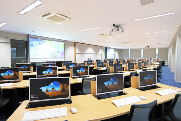 三条市立大学（プログラミング室）