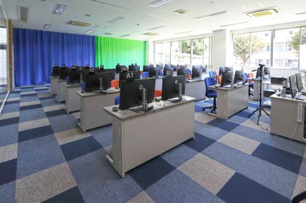 秀明大学（コンピューターラボ）